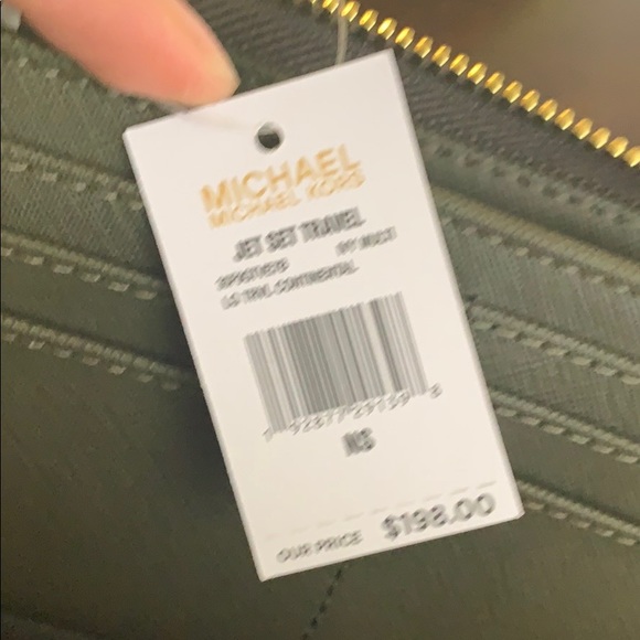 New MK full size wallet ♥️ - Picture 3 of 8